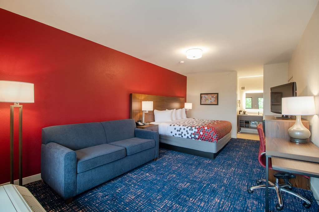 Econo Lodge Inn & Suites Foley North Gulf Shores - photo 36