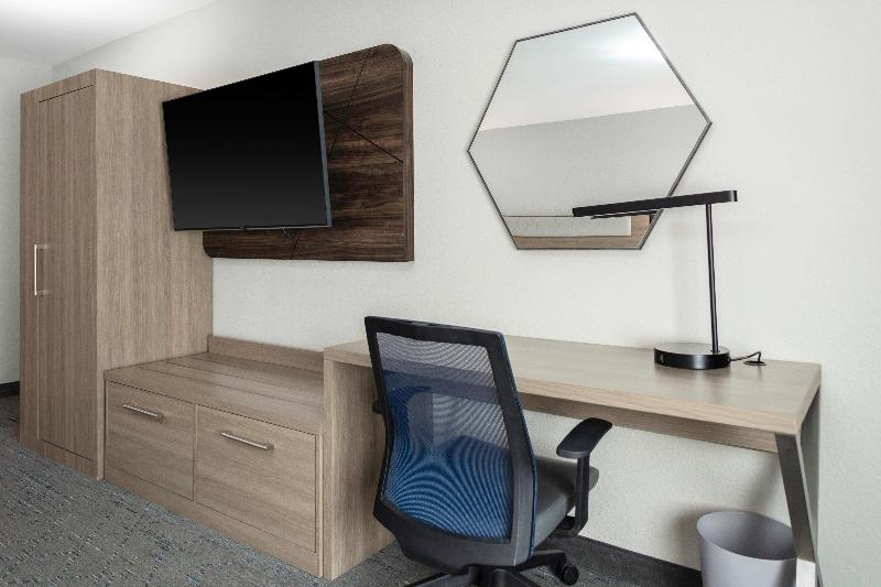 Holiday Inn Express & Suites Roanoke Rapids SE by IHG - photo 77