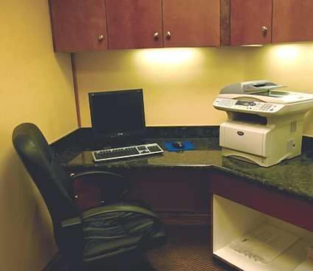 Hampton Inn & Suites Winnie - photo 33