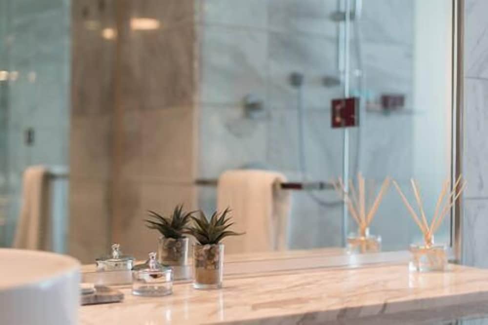 Luxury Suites at the Palms - photo 42