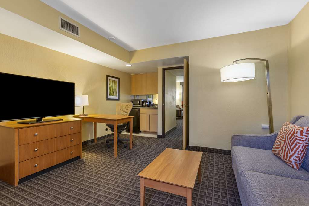 Best Western Plus Scottsdale Thunderbird Suites - photo 21