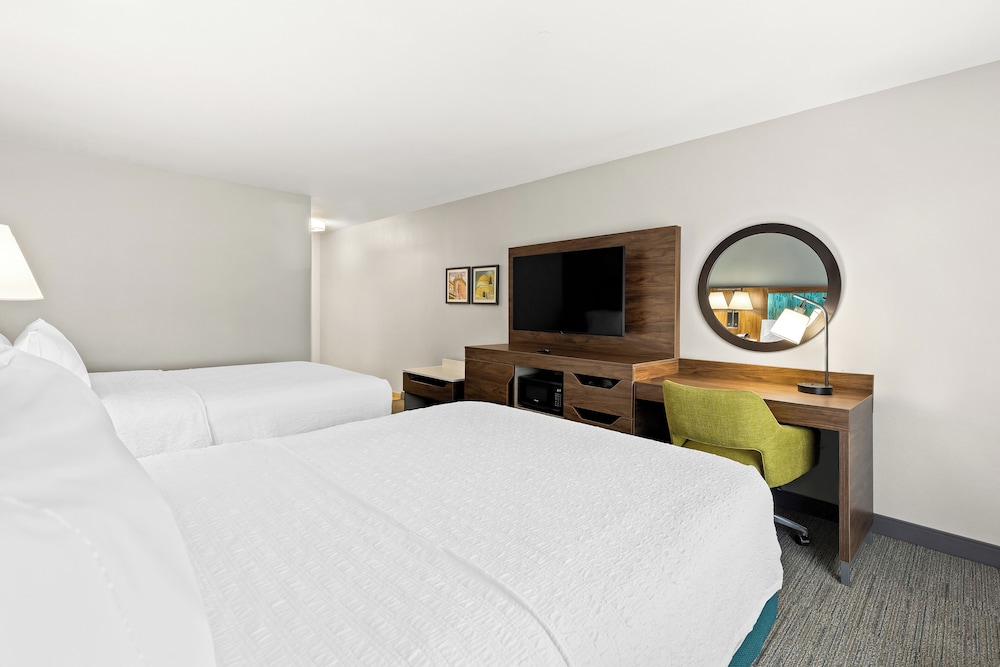 Hampton Inn & Suites Canton - photo 13