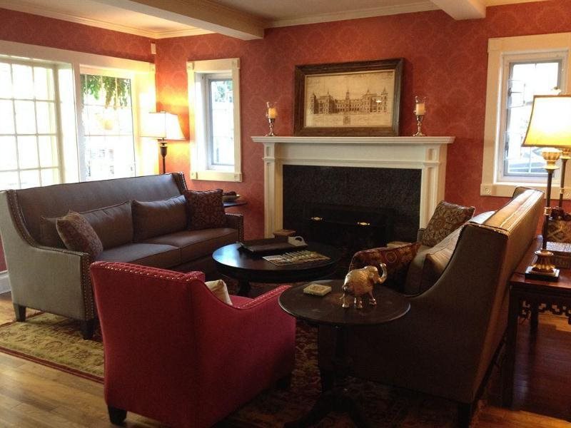 Rosewood Victoria Inn in Victoria, Canada