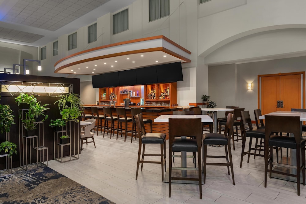Embassy Suites Boston Logan Airport - photo 36