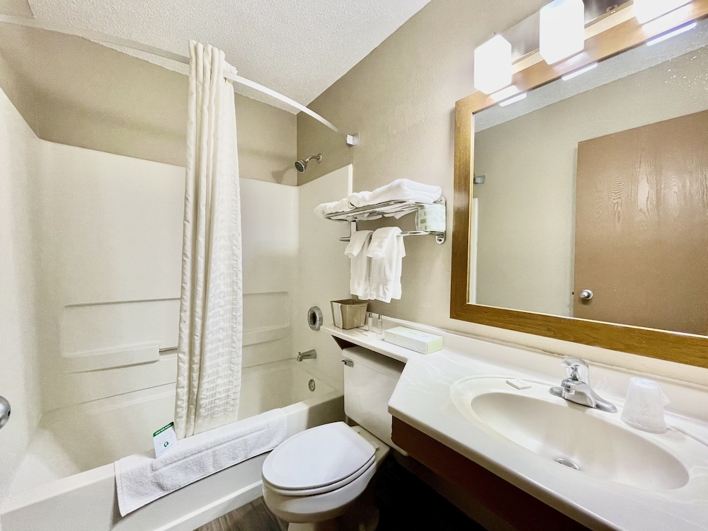 Econo Lodge Quincy - photo 12