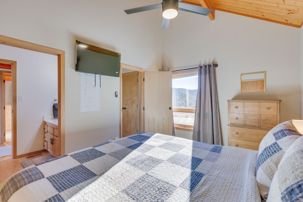 3 Mi to Ski Resort: Spacious Angel Fire Retreat - photo 2