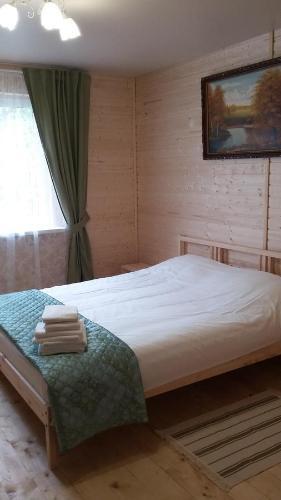 Dom s liliyami — hotel in Kamennomostskiy