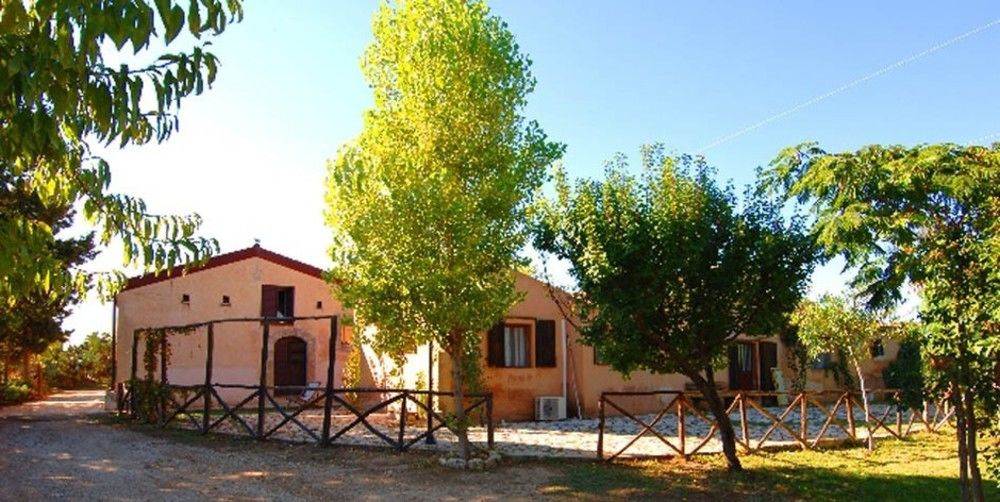 Agriturismo Terra Di Pace — 4-Star Luxury Hotel in Noto, Italy