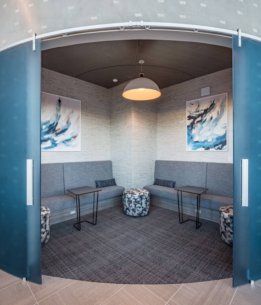 Global Luxury Suites Crystal City - photo 16