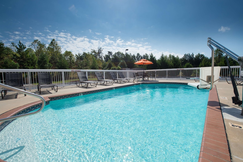 Hampton Inn Cornelia - photo 18