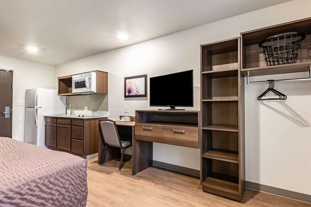 WoodSpring Suites Indianapolis Airport South - photo 10
