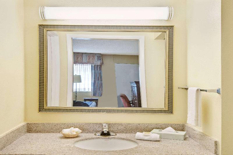 Days Inn by Wyndham Towson - photo 7