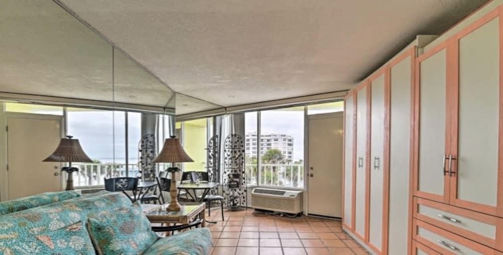 Absolute Beach Sea View at Symphony Beach Club — 4-Star Luxury Hotel in Ormond Beach, United States