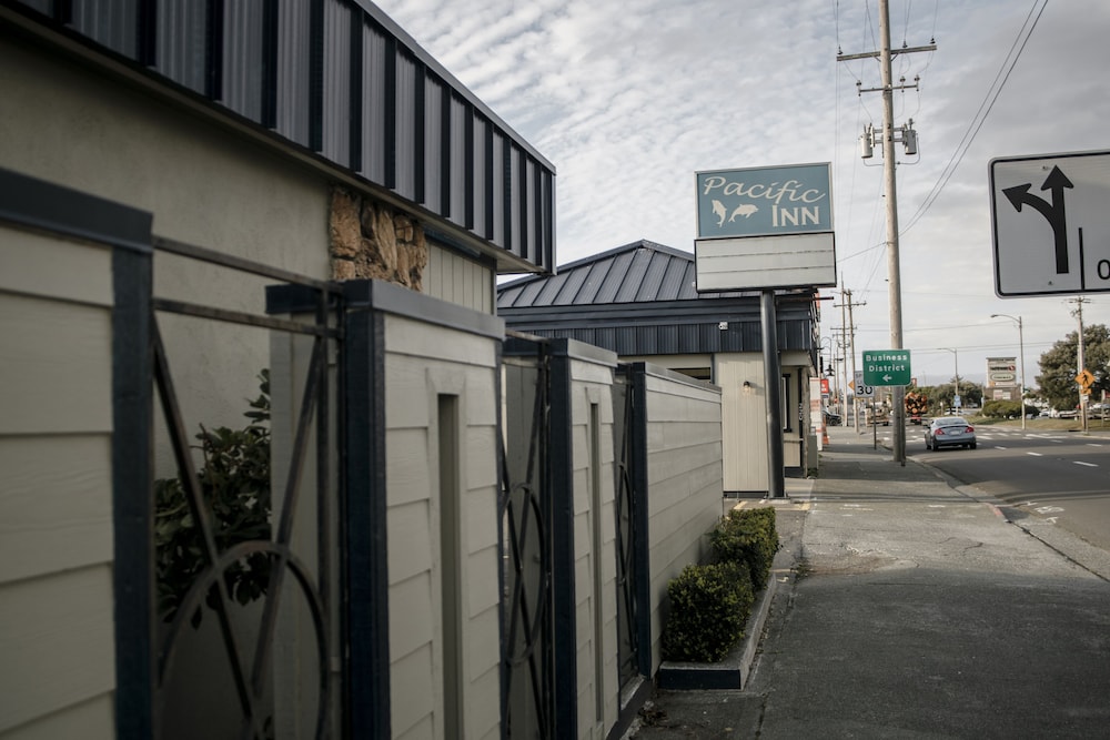Pacific Inn - photo 13