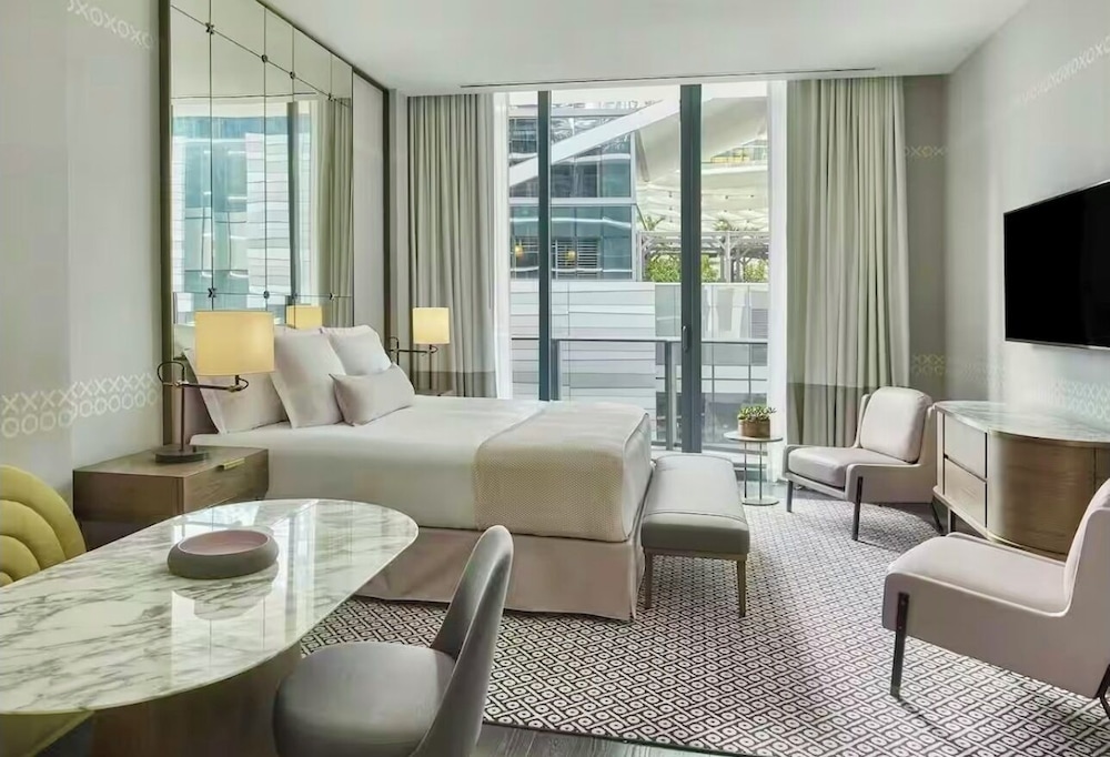 Aluna Lux Suites at SLS Lux Brickell Building — 4-Star Luxury Hotel in Miami, United States