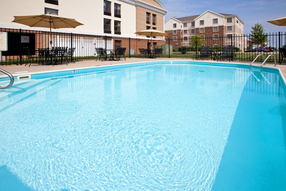 Holiday Inn Express Indianapolis Airport by IHG - photo 38