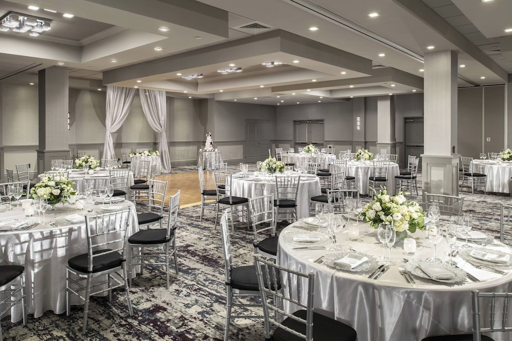 Renaissance by Marriott Boston Patriot Place Hotel - photo 3