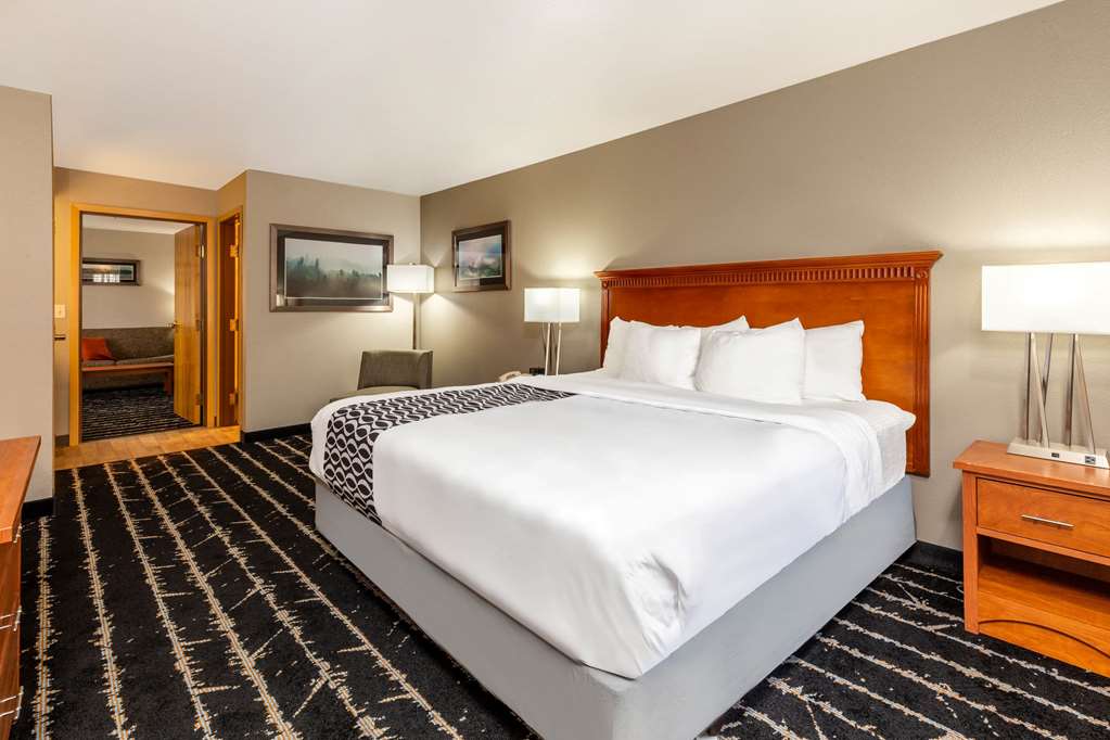 La Quinta Inn & Suites by Wyndham Vancouver - photo 23