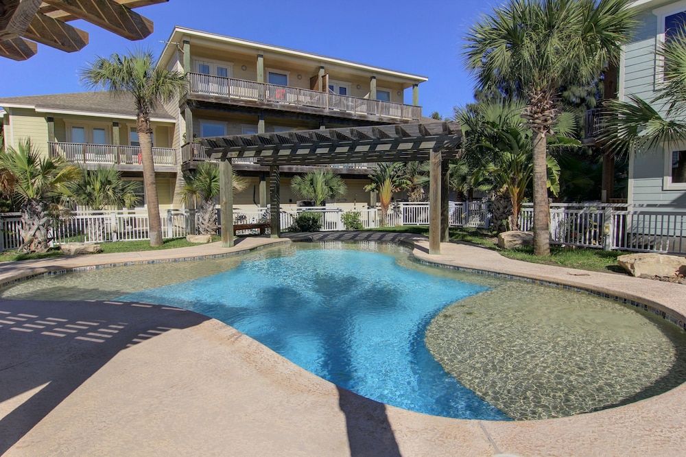 Getaway 3 Bedroom Townhouse — 4-Star Luxury Hotel in Port Aransas, United States