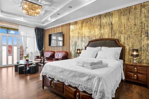 Luxurious Villa with Huge Garden Terrace & Outdoor Space — 4-Star Luxury Hotel in Bucharest, Romania