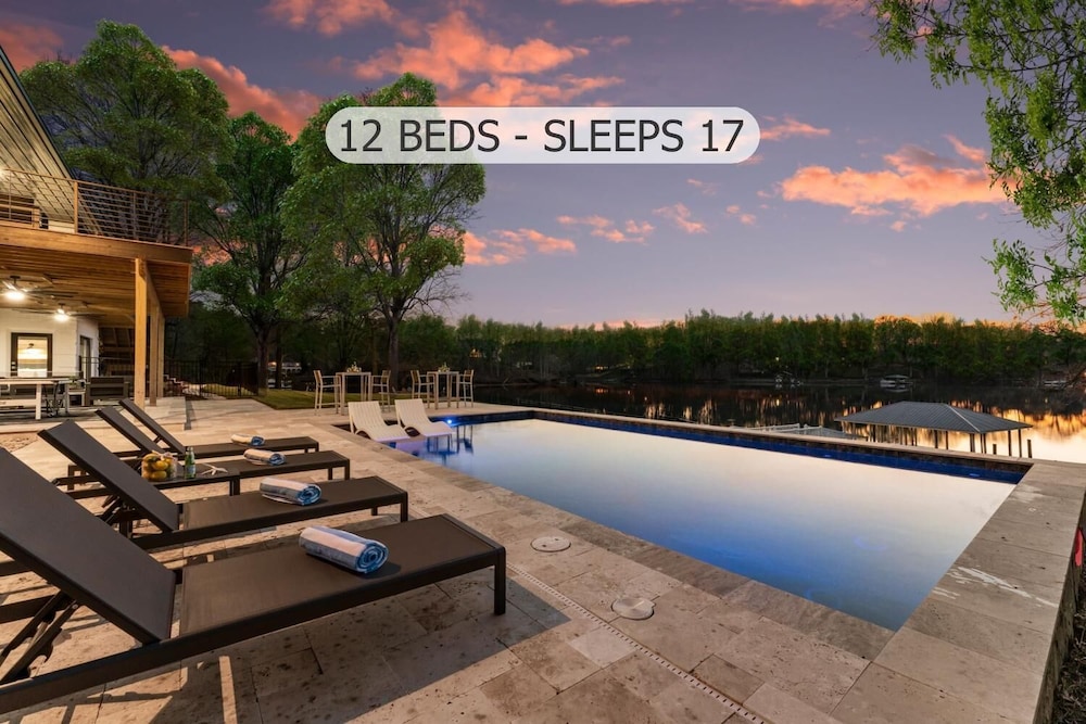 Salience Path w Heated Pool & Game Room in Mooresville, United States