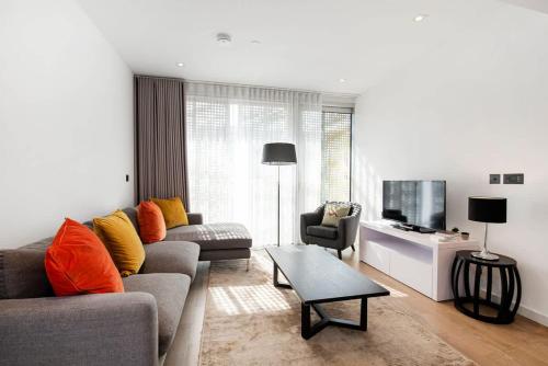 Modern 2 Bed Battersea Power Station — 5-Star Luxury Hotel in London, United Kingdom