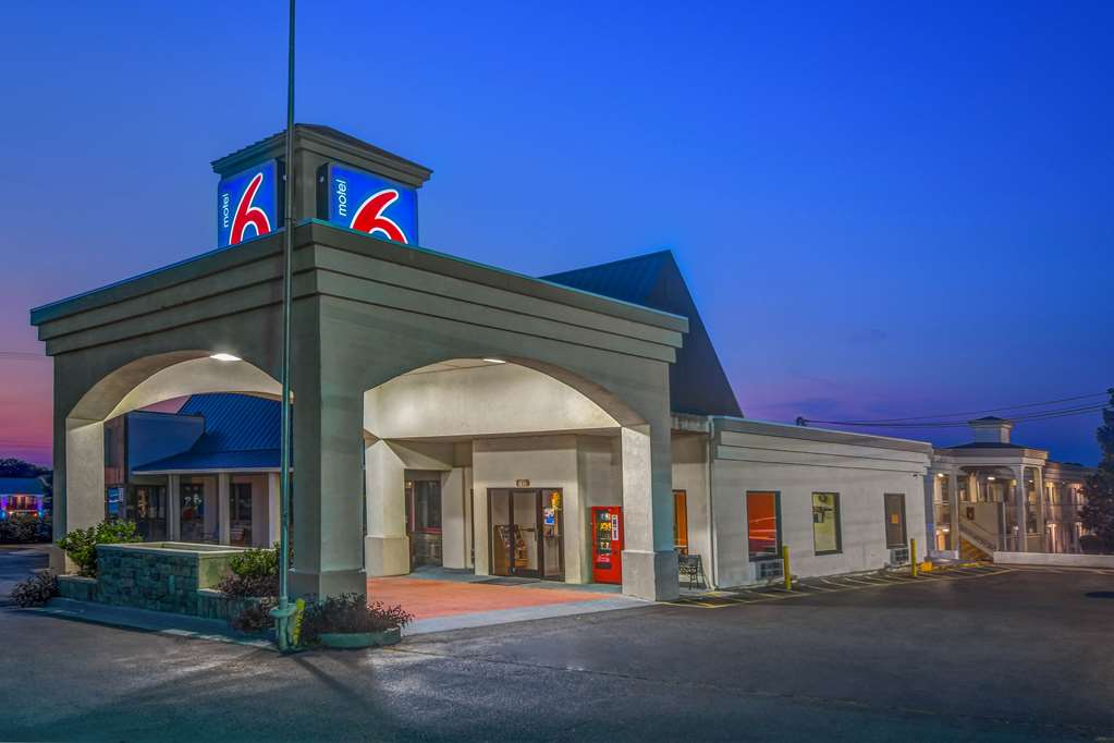 Motel 6 Calhoun GA - photo 2