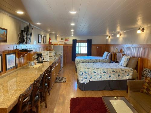 Whistling Winds Motel - photo 47