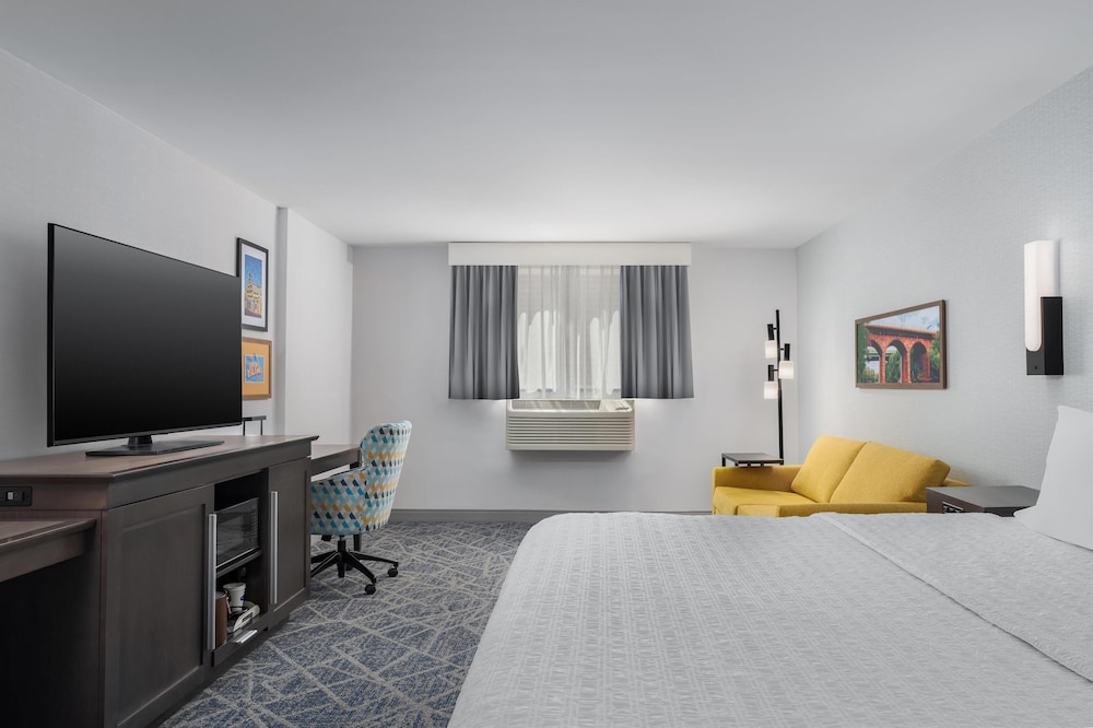 Hampton Inn Pawtucket - photo 12