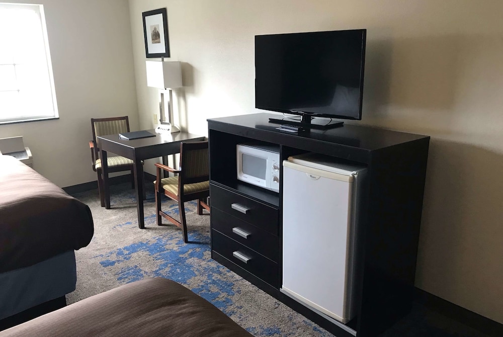 AmericInn by Wyndham Maquoketa - photo 7