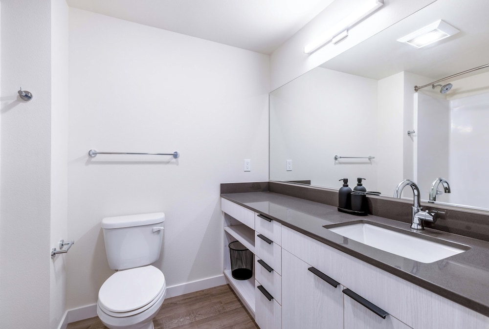 Marina Square Suites - photo 28