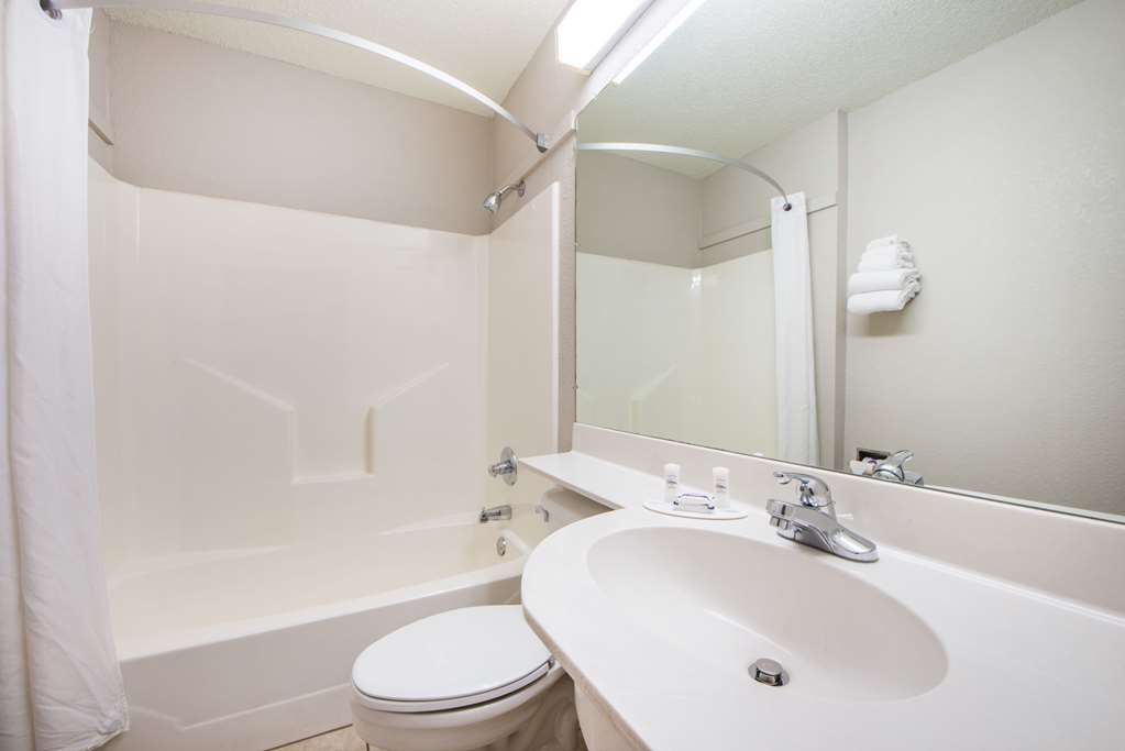 Microtel Inn & Suites by Wyndham Claremore - photo 9