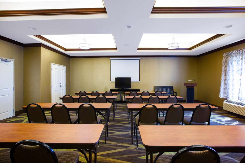 La Quinta Inn & Suites by Wyndham Tupelo - photo 28