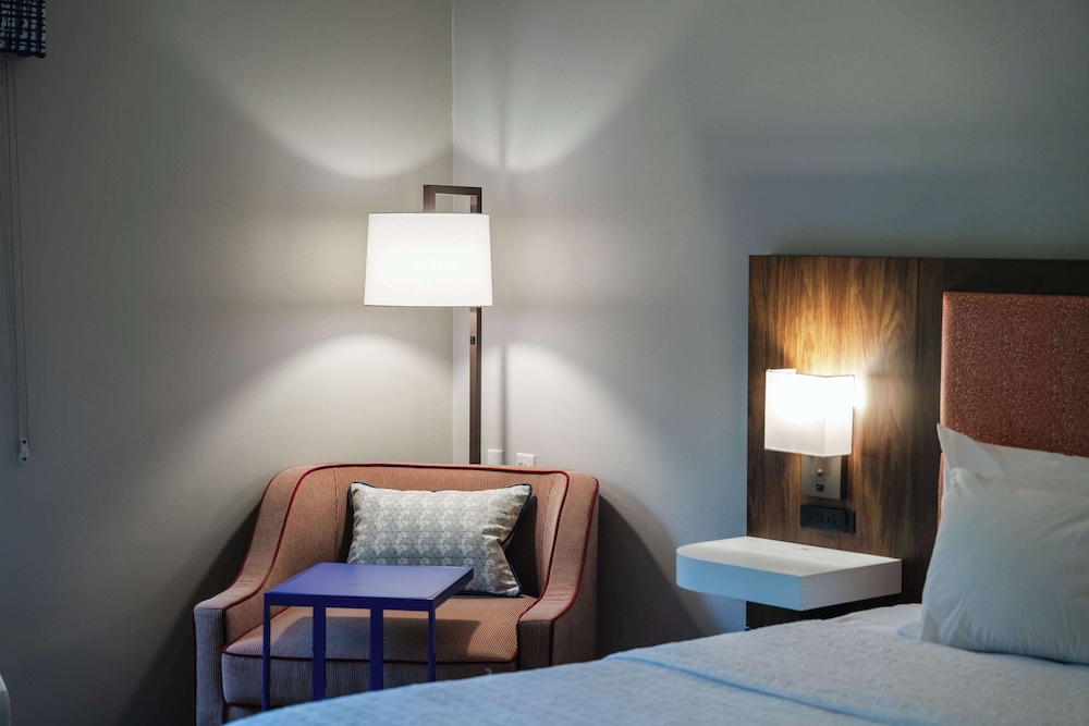 Hampton Inn Milford - photo 9