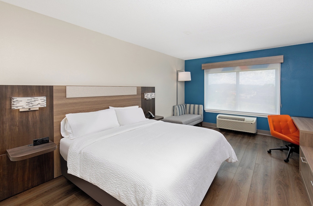 Holiday Inn Express Hotel Ooltewah Springs Chattanooga by IHG - photo 15