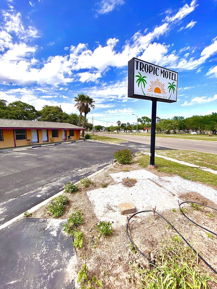 Tropic Motel - photo 37