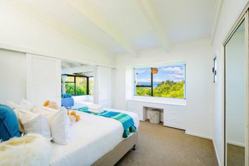 Stunning Waterfront Villa in Bucklands Beach — 4-Star Luxury Hotel in Auckland, New Zealand