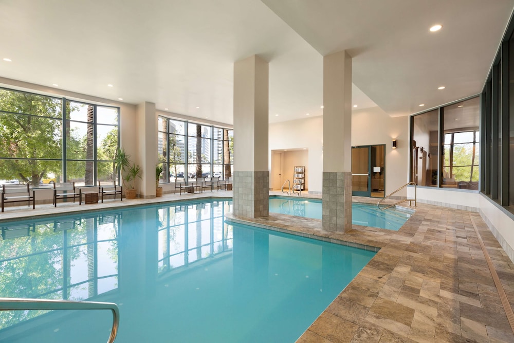 Embassy Suites by Hilton Phoenix Downtown North - photo 35