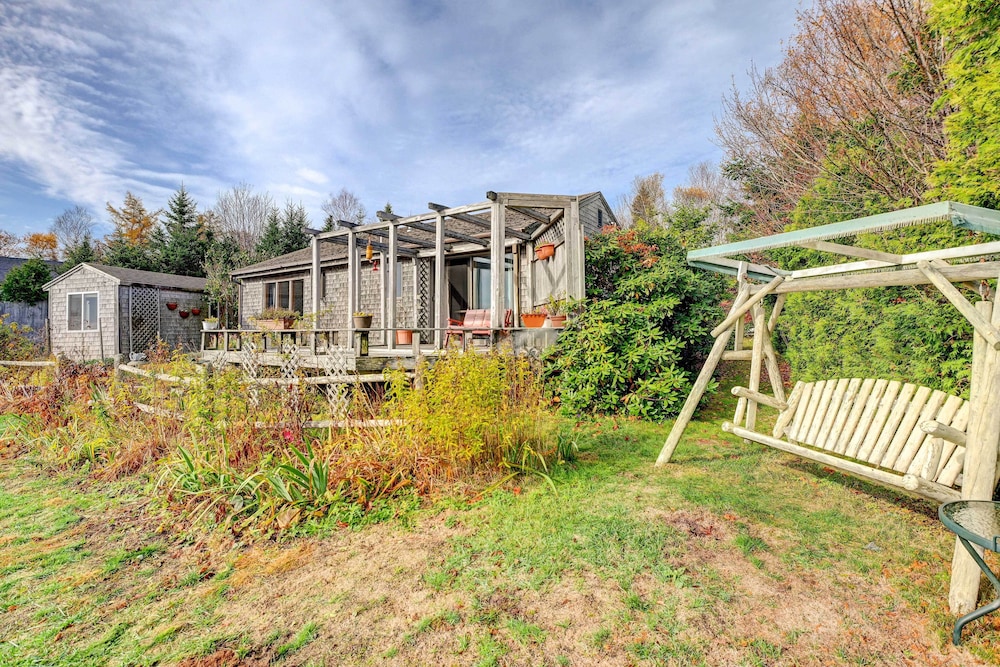 Serene Jonesport Escape Deck with Water Views — hotel in Jonesport