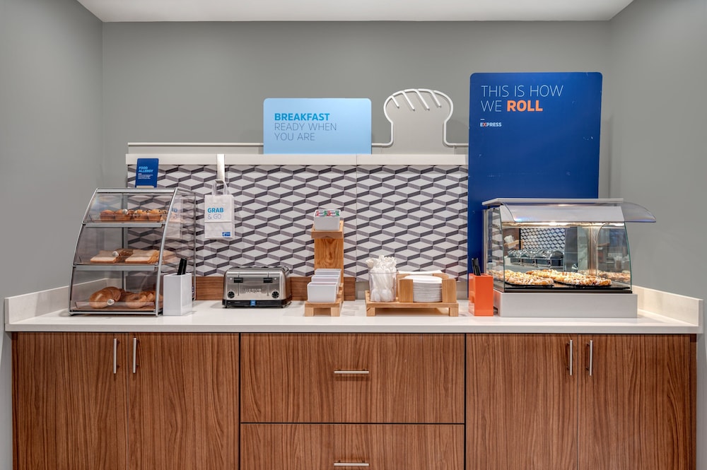Holiday Inn Express & Suites Wadsworth by IHG - photo 33