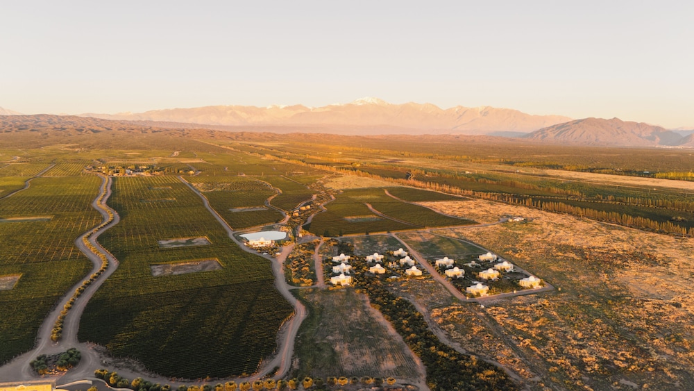 Chozos Resort — 4-Star Luxury Hotel in Mendoza, Argentina