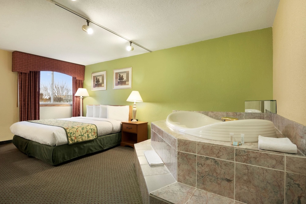 Travelodge by Wyndham Sturgis - photo 8