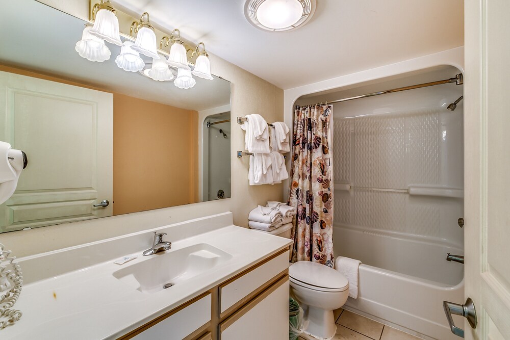 Watch Resort by Condo World - photo 26