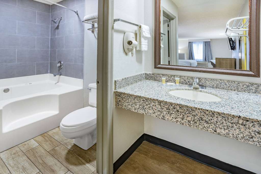 Days Inn by Wyndham Barnwell - photo 27