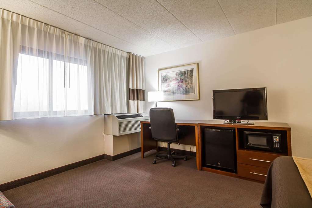 Comfort Inn & Suites Madison Airport - photo 6