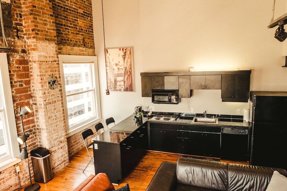 Crashpad On Main Street - photo 25