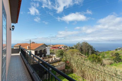 Apartamento Maria — 4-Star Luxury Hotel in Canhas, Portugal