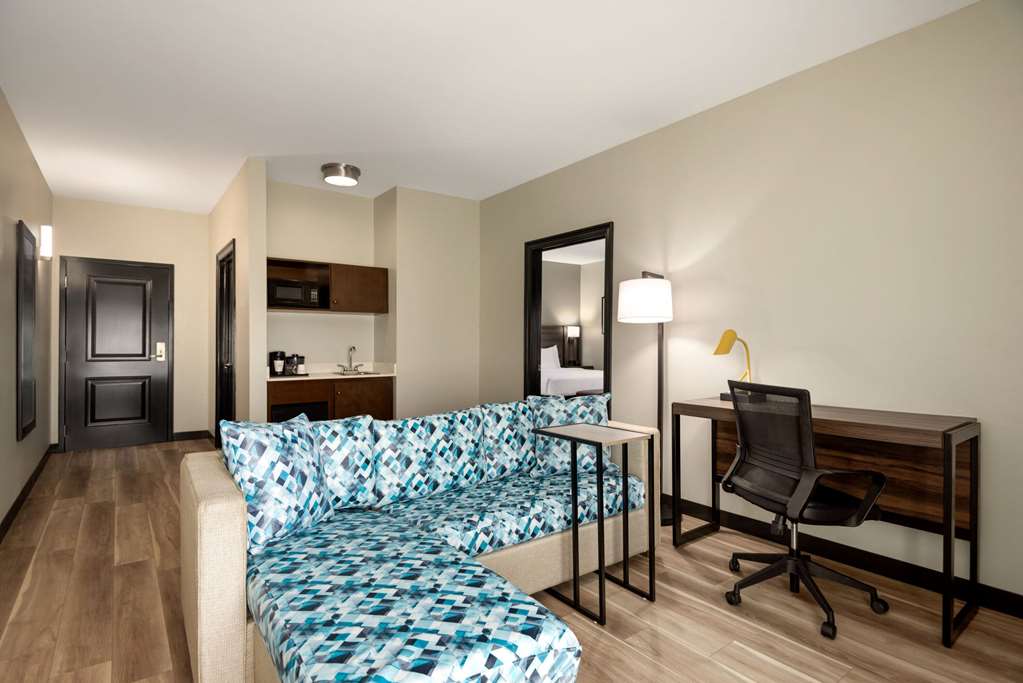 La Quinta Inn & Suites by Wyndham Gonzales LA - photo 39
