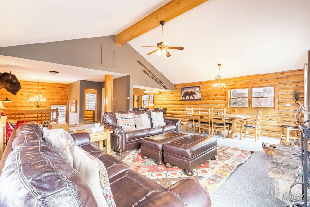 57 Rasor Court by Summit County Mountain Retreats — 4-Star Luxury Hotel in Keystone, United States