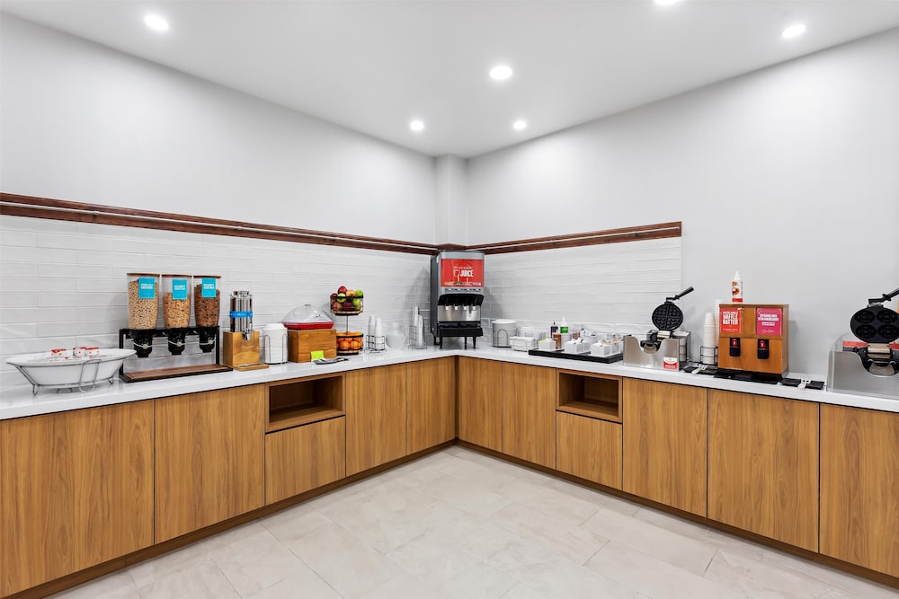 Hampton Inn & Suites Bolingbrook - photo 43